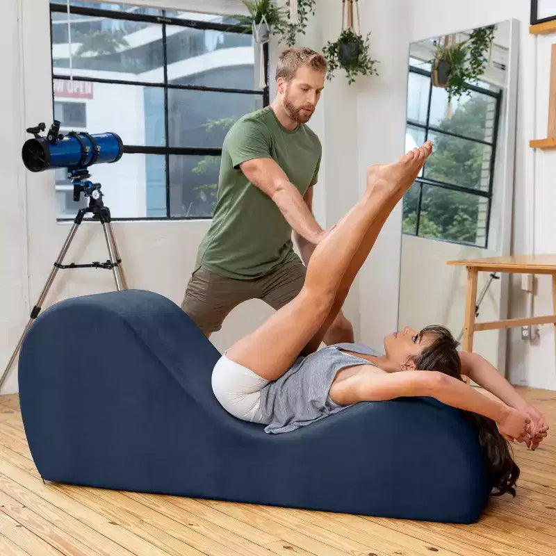 Avana Sleek Chaise Longue pour le yoga – Fabriquée aux États-Unis – Idéale pour les étirements, la relaxation, l'exercice et plus encore, 60D x 18W x 26H pouces, Gris clair